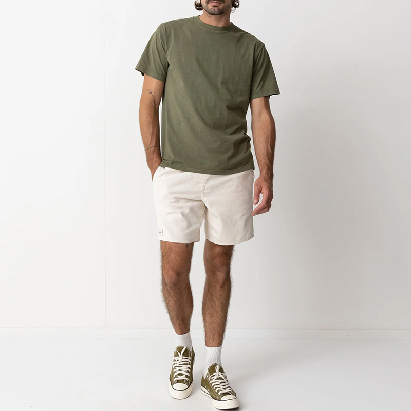 hongfeng’s vintage t-shirt collection brings retro charm and quality to every fashion lover.